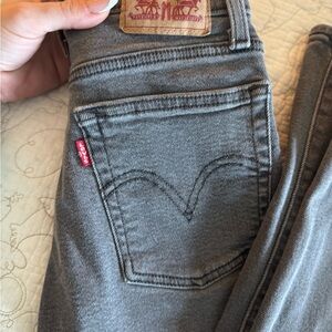 Levi’s Wedgie straight grey jeans